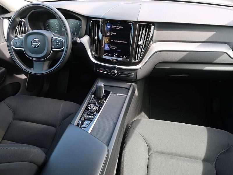 Gebraucht Volvo XC60 Momentum 197 PS (144 kW) 2021 Ice white SUV