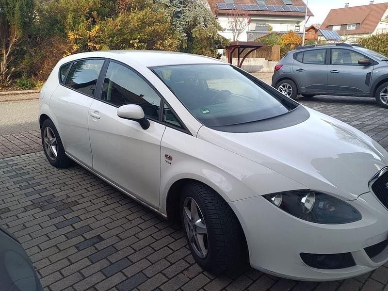 Weiß Gebraucht 2009 Seat Leon Style Limousine | 4.750 € (Fairer Preis) - Bild 1/4