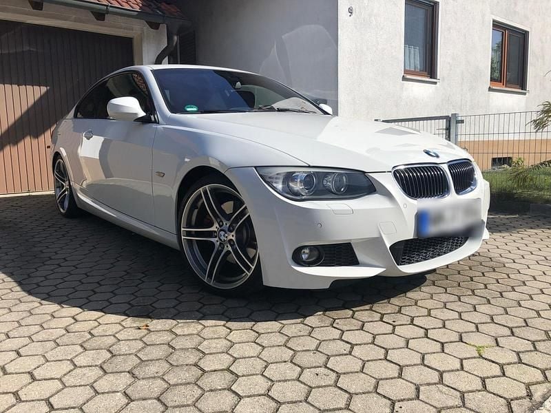 Gebraucht BMW 330 Performance 272 PS (200 kW) 2011 Weiß Coupé