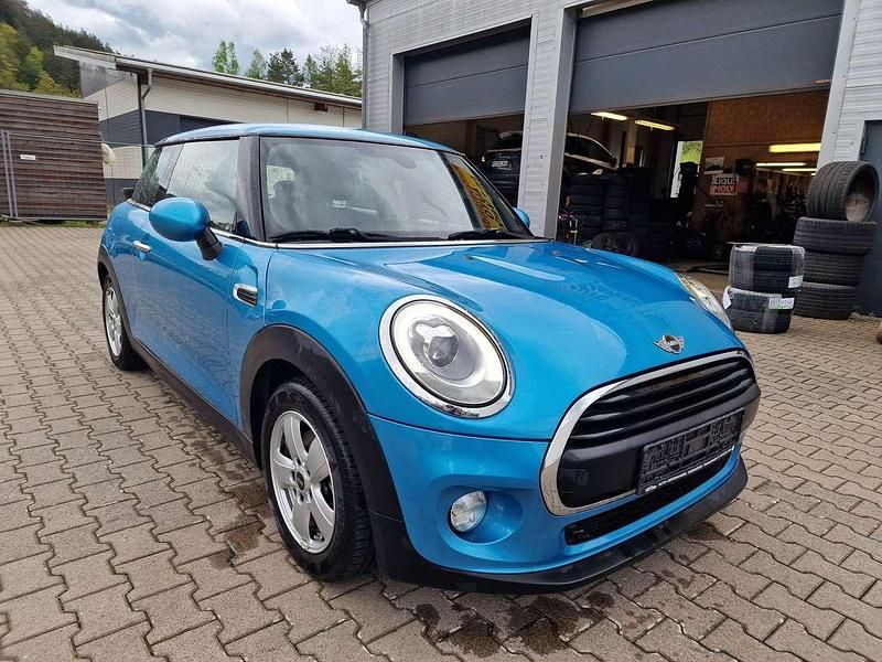 Gebraucht Mini ONE Business 102 PS (75 kW) 2018 Electric blue ii metallic Kleinwagen