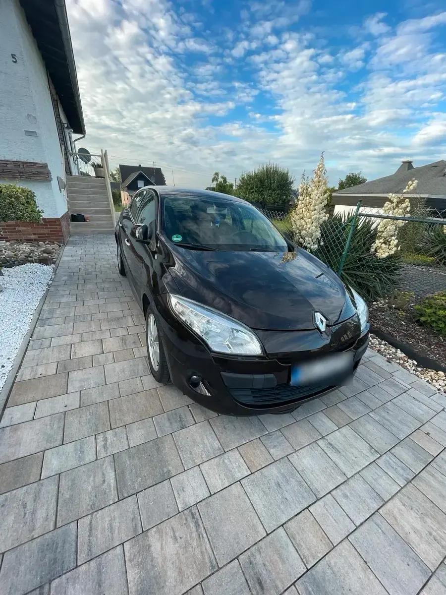 Gebraucht Renault Mégane III 106 PS (77 kW) 2012 Braun Limousine