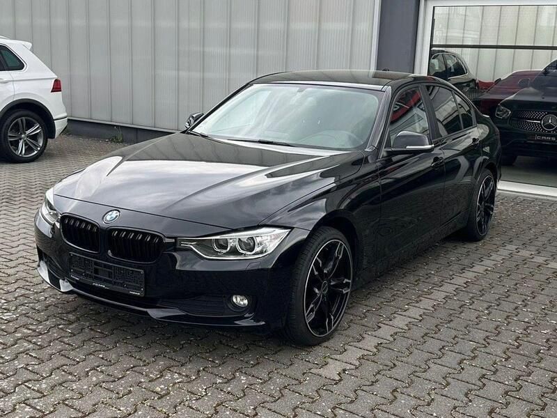 Schwarz Gebraucht 2013 BMW 318 Sport Line Limousine | 9.900 € (Guter Preis) - Bild 1/4