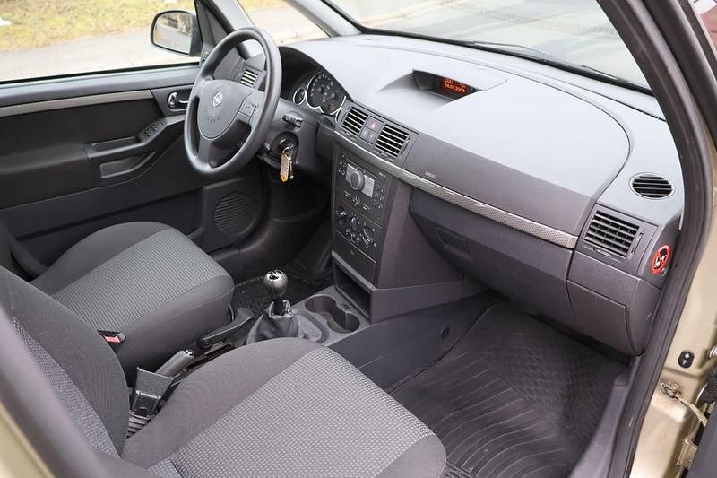 Gebraucht Opel Meriva Edition 90 PS (66 kW) 2009 Silber Van / Kleinbus