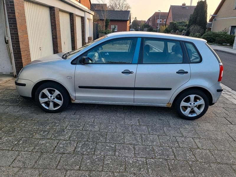 Gebraucht VW Polo 54 PS (39 kW) 2003 Silber Kleinwagen