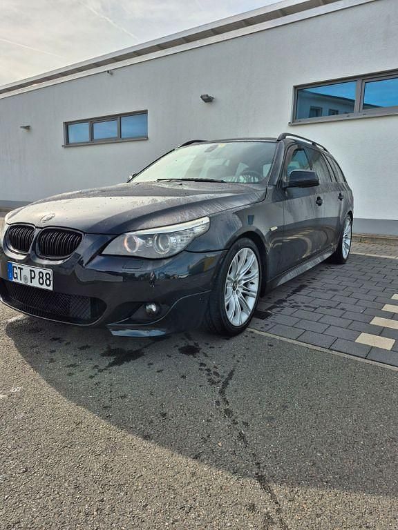 Schwarz Gebraucht 2010 BMW 520 M Sport Kombi | 6.888 € (Fairer Preis) - Bild 1/4