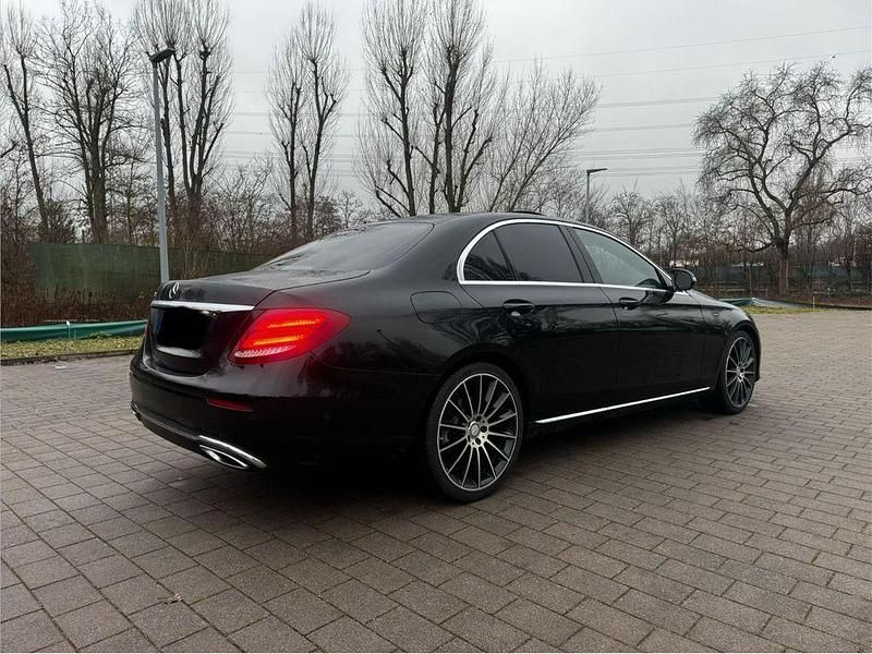 Gebraucht Mercedes E220 194 PS (142 kW) 2016 Schwarz Limousine
