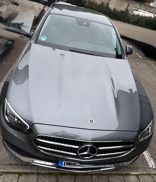 Grau Gebraucht 2022 Mercedes E220 Limousine | 37.500 € (Guter Preis) - Bild 1/4