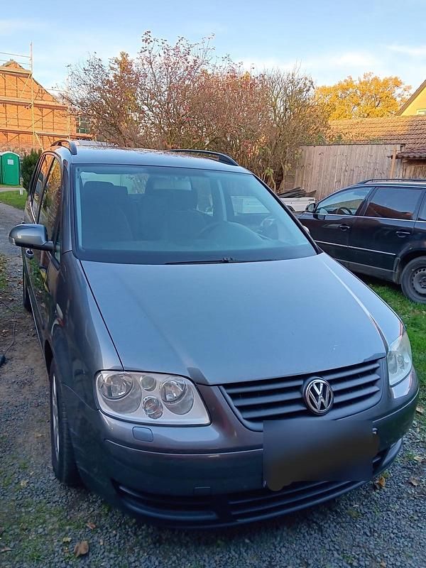 Grau Gebraucht 2004 VW Touran Van / Kleinbus | 1.000 € (Superpreis) - Bild 1/4