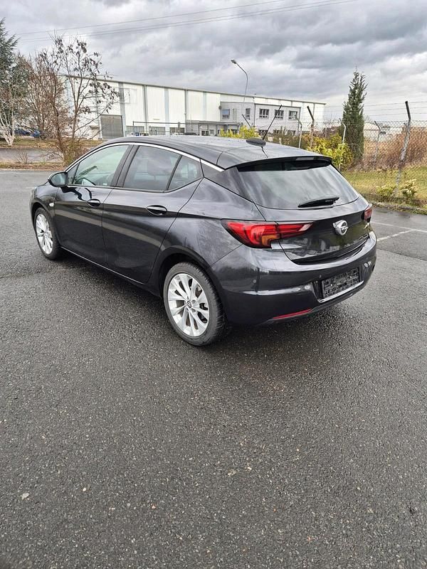 Gebraucht Opel Astra Dynamic 125 PS (91 kW) 2015 Schwarz Limousine