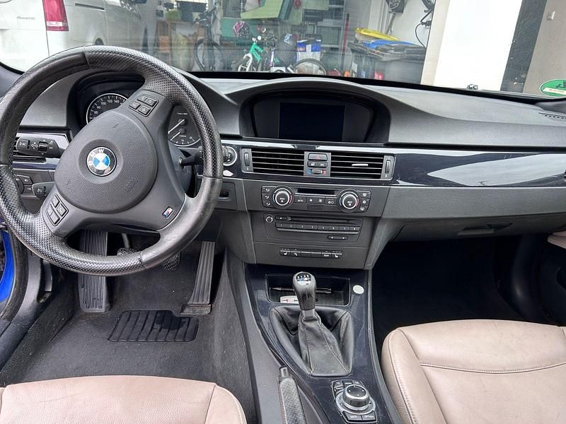Gebraucht BMW 320 177 PS (130 kW) 2009 Blau Kombi