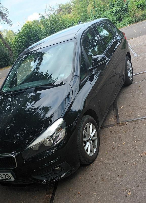 Schwarz Gebraucht 2015 BMW 214 Active Tourer Van / Kleinbus | 6.650 € - Bild 1/4