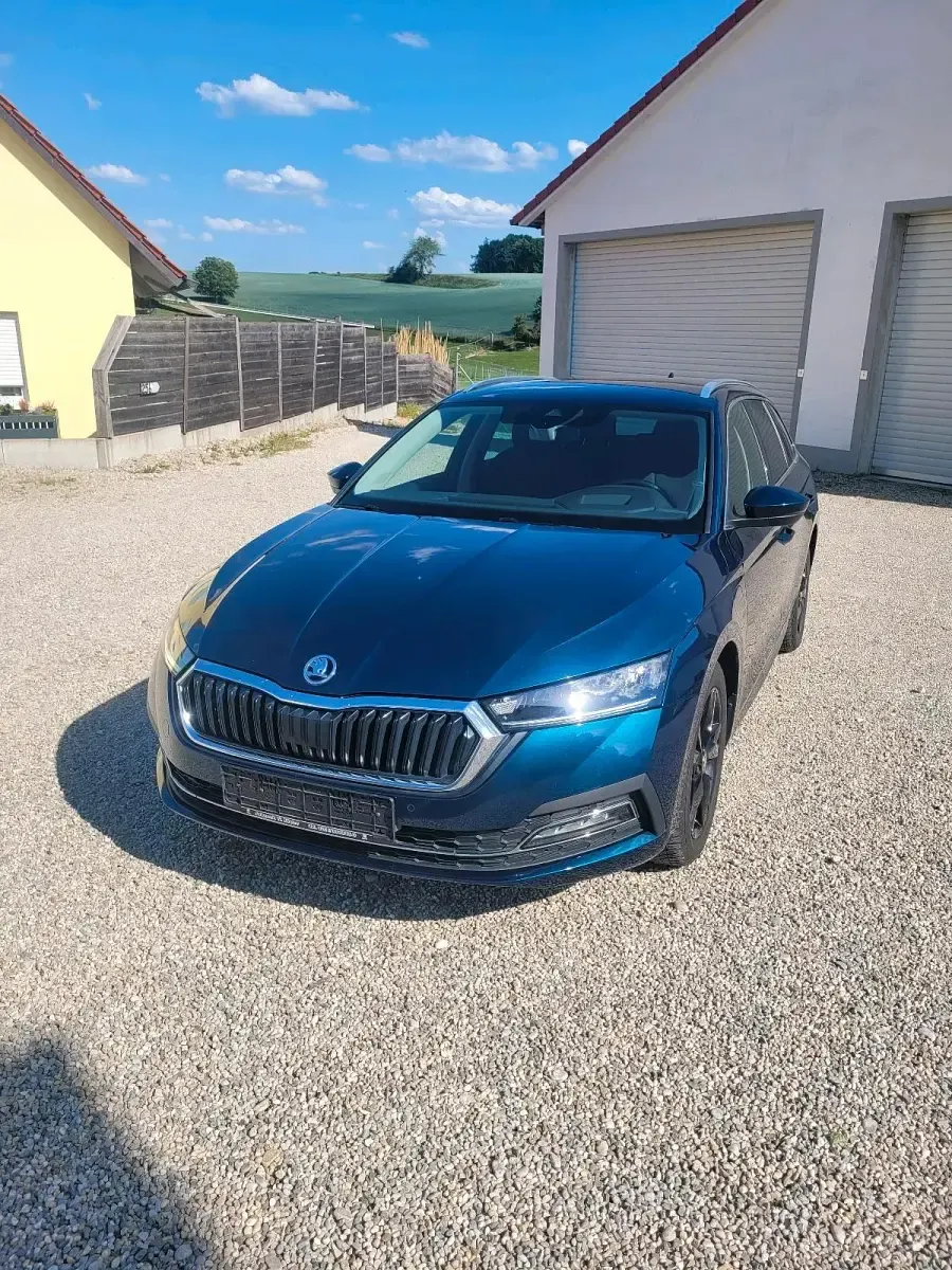 Gebraucht Skoda Octavia 204 PS (150 kW) 2022 Blau Kombi