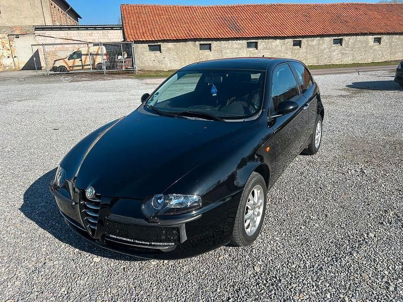 Gebraucht Alfa Romeo 147 Progression 105 PS (77 kW) 2002 Schwarz Kleinwagen