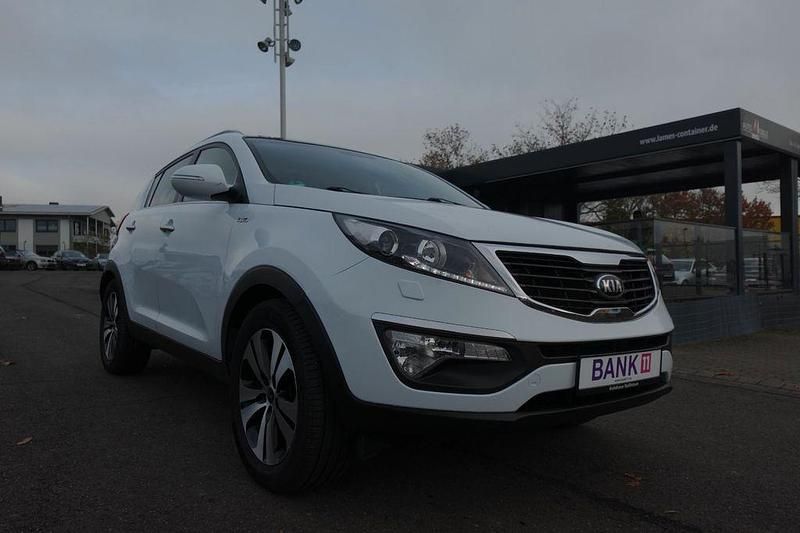 Weiß Gebraucht 2013 Kia Sportage FIFA World Cup Edition SUV | 8.950 € (Fairer Preis) - Bild 1/4