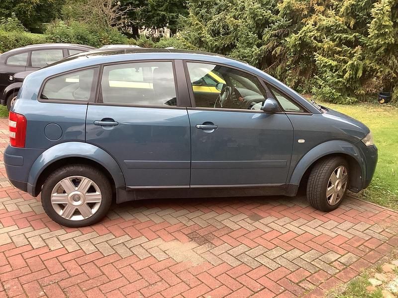 Blau Gebraucht 2000 Audi A2 Kleinwagen | 2.500 € (Etwas zu teuer) - Bild 1/2
