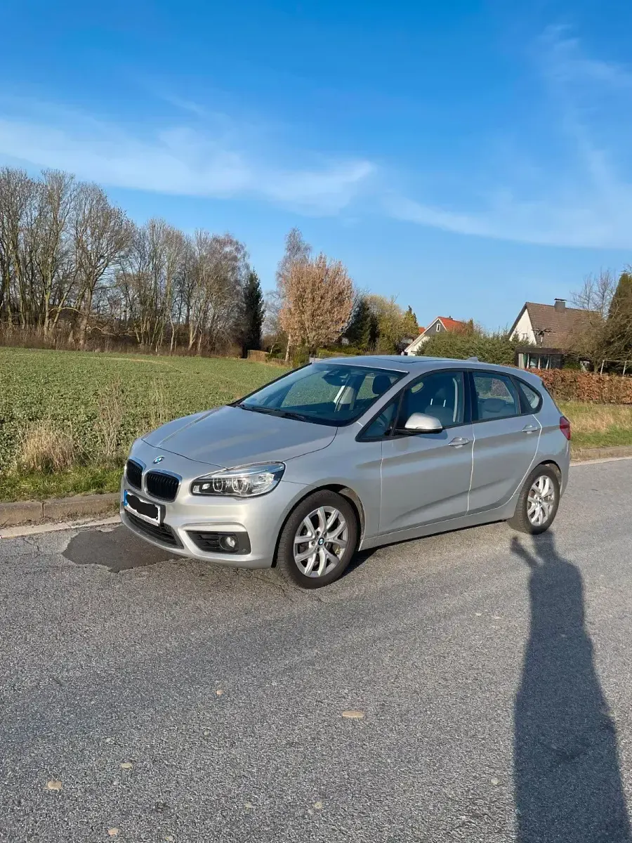 Gebraucht BMW 218 136 PS (100 kW) 2014 Silber Van / Kleinbus