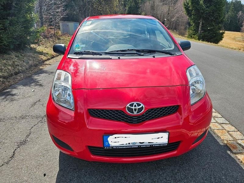 Gebraucht Toyota Yaris 69 PS (50 kW) 2009 Rot Kleinwagen