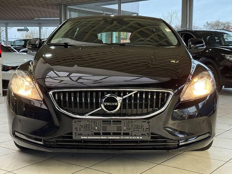 Gebraucht Volvo V40 Kinetic 120 PS (88 kW) 2018 Schwarz Limousine