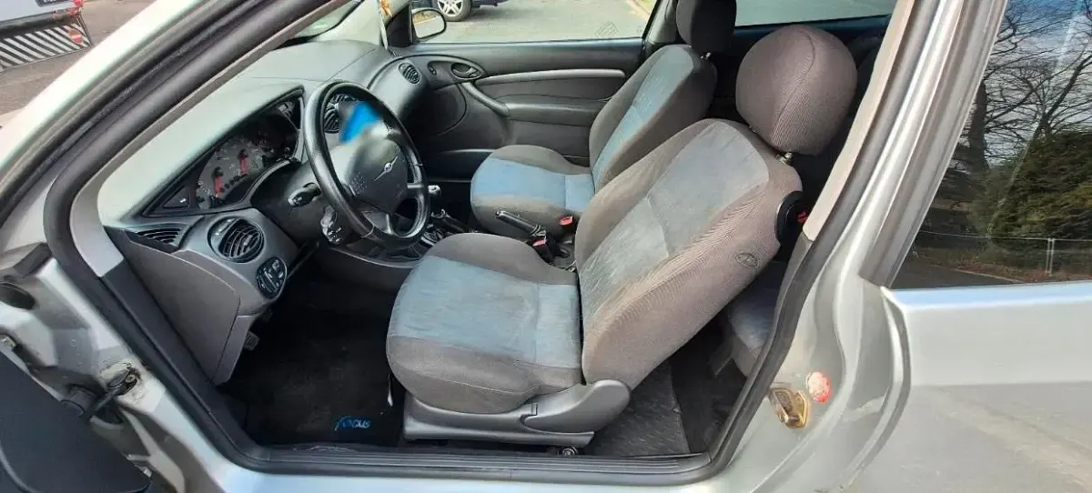 Gebraucht Ford Focus 115 PS (84 kW) 2002 Grau Kleinwagen