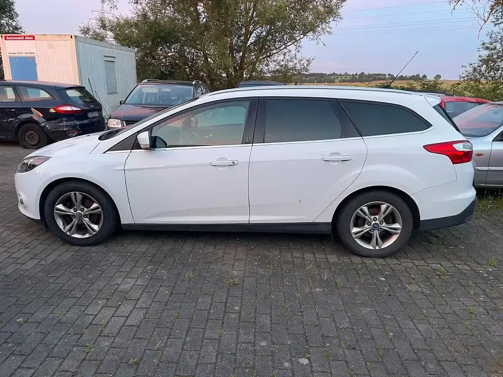 Gebraucht Ford Focus Champions Edition 101 PS (74 kW) 2012 Weiß Limousine