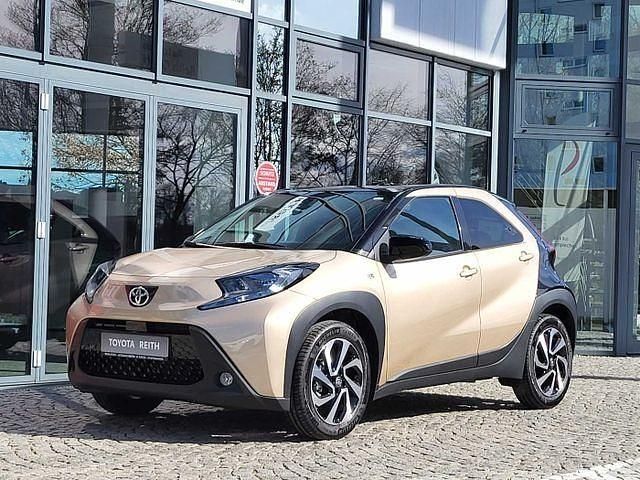 Gebraucht Toyota Aygo X Pulse 72 PS (52 kW) 2023 Ginger beige / night sky black SUV