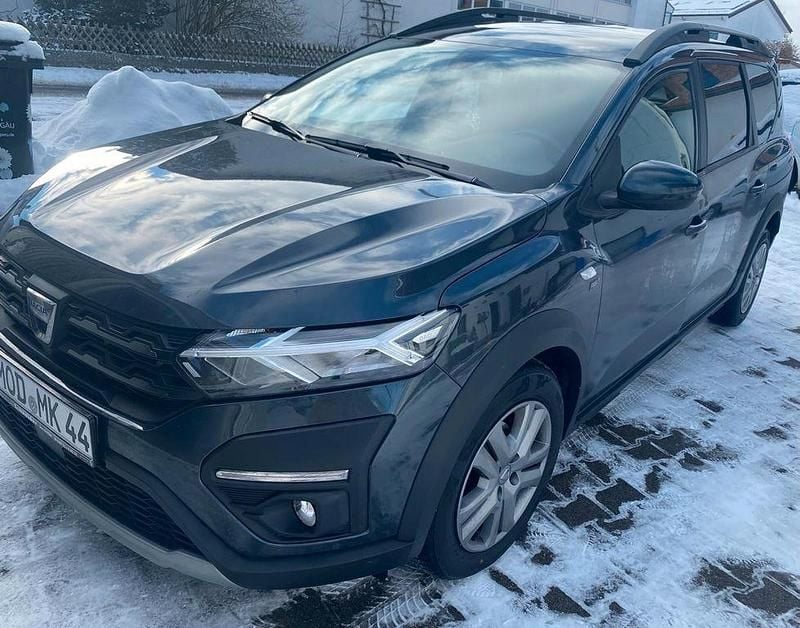Grau Gebraucht 2022 Dacia Jogger Essentiel Van / Kleinbus | 14.599 € (Fairer Preis) - Bild 1/4