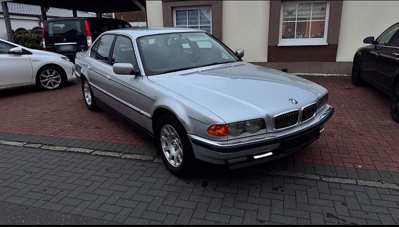 Gebraucht BMW 728 190 PS (139 kW) 1999 Silber Limousine