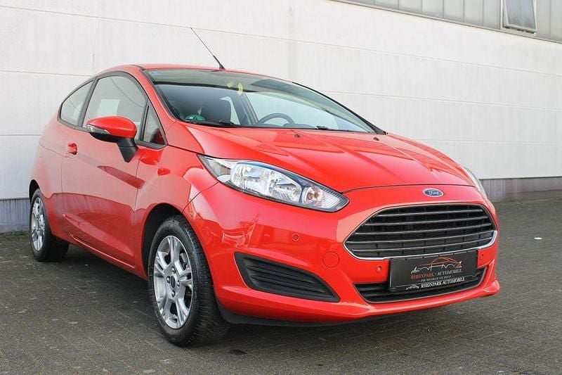 Gebraucht Ford Fiesta SYNC Edition 80 PS (58 kW) 2014 Rot Kleinwagen