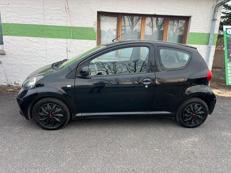 Gebraucht Toyota Aygo 68 PS (50 kW) 2008 Schwarz Kleinwagen