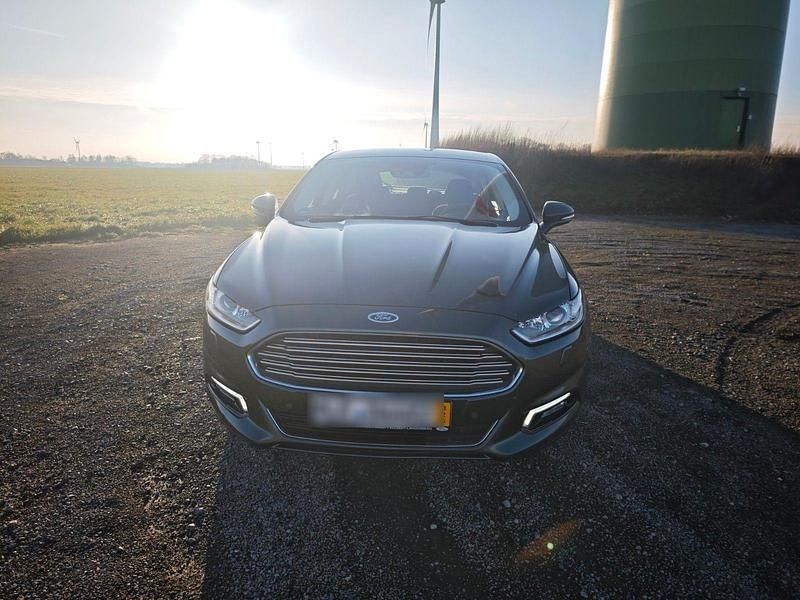 Grün Gebraucht 2019 Ford Mondeo Titanium Limousine | 17.000 € (Fairer Preis) - Bild 1/4