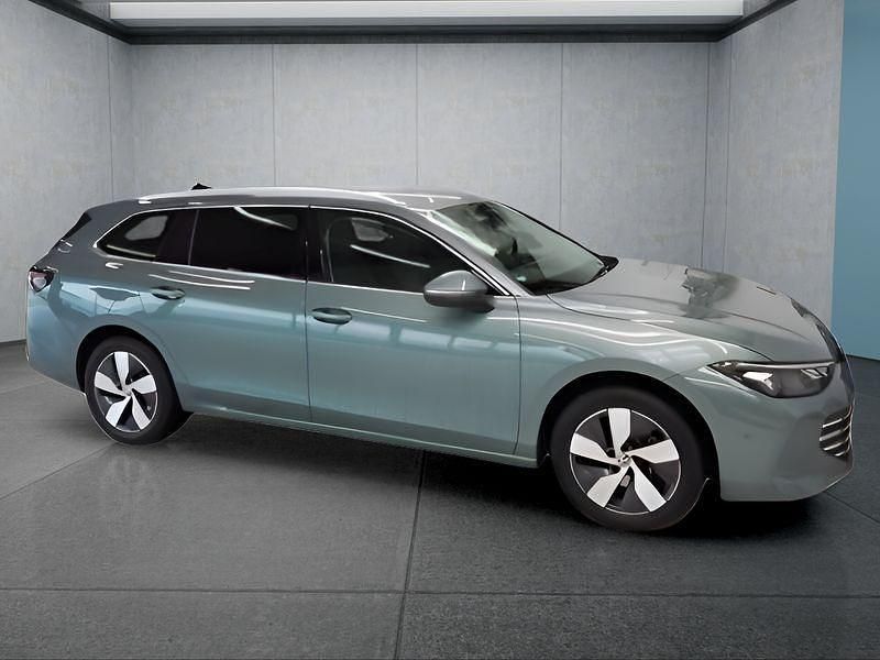 Grün Gebraucht 2024 VW Passat Kombi | 35.899 € (Fairer Preis) - Bild 1/4