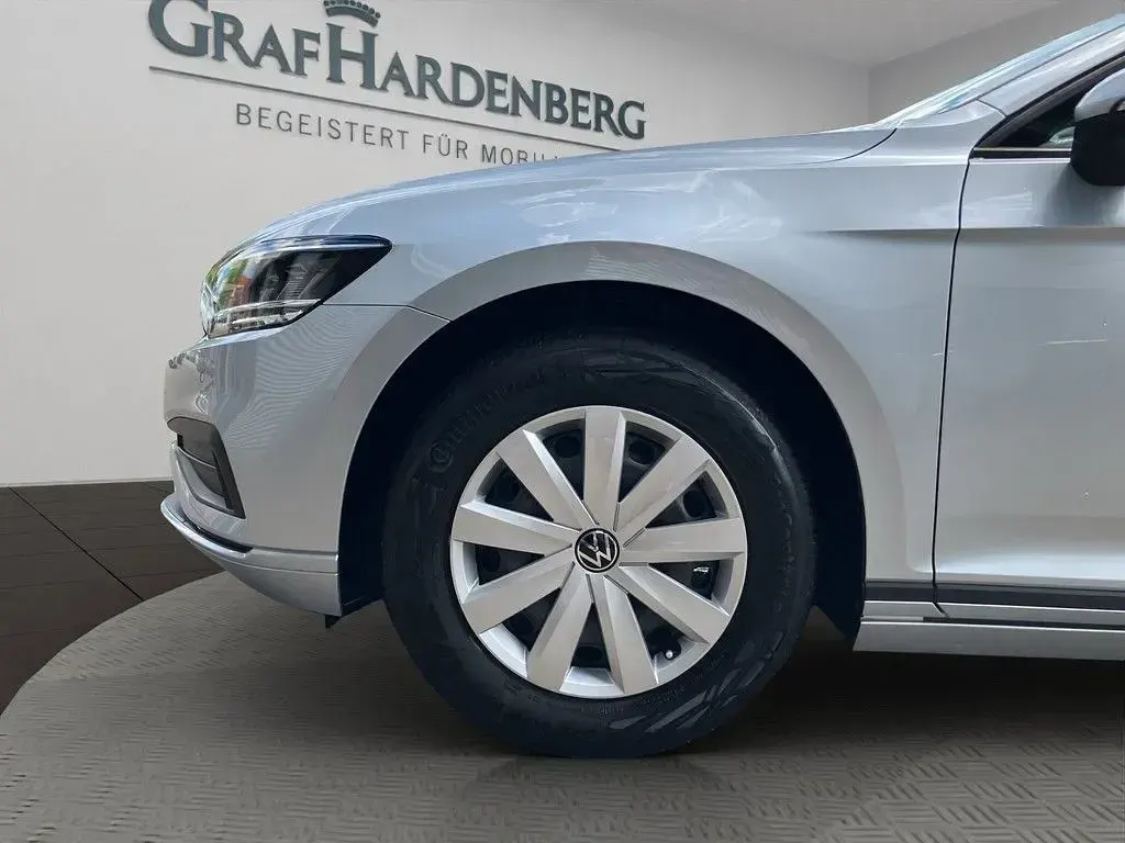 Gebraucht VW Passat Conceptline 150 PS (110 kW) 2023 Silber Kombi