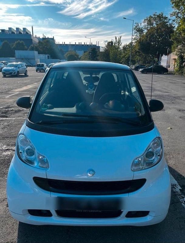 Weiß Gebraucht 2010 Smart ForTwo Coupé Coupé | 3.888 € (Fairer Preis) - Bild 1/4