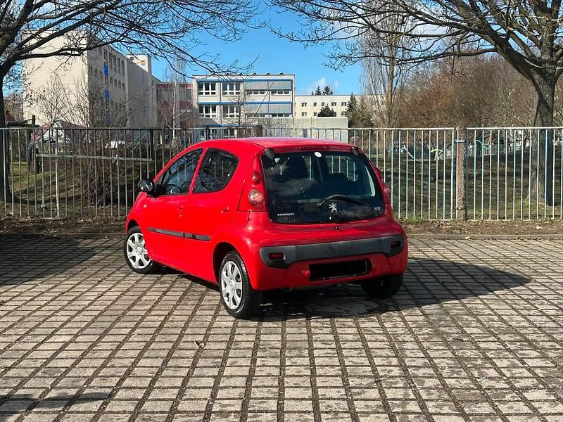 Gebraucht Peugeot 107 68 PS (50 kW) 2009 Rot Kleinwagen