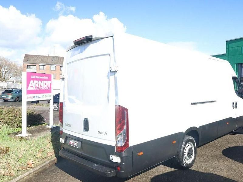 Gebraucht Iveco Daily 155 PS (114 kW) 2023 Weiß ic 194 Limousine