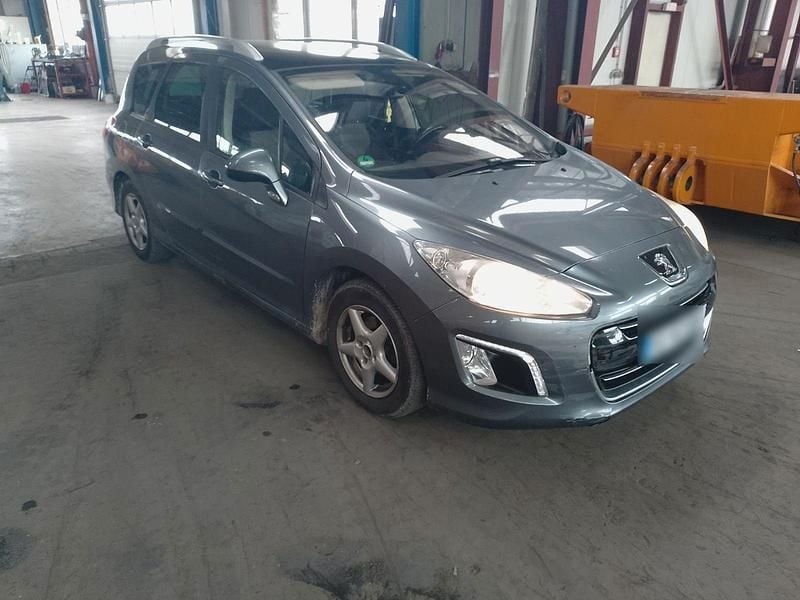 Grau Gebraucht 2011 Peugeot 308 Access Kombi | 2.000 € (Guter Preis) - Bild 1/4