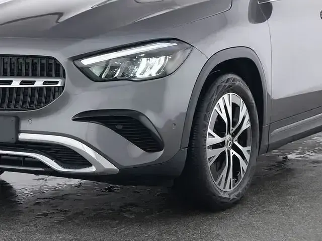 Gebraucht Mercedes GLA200 150 PS (110 kW) 2024 Grau SUV