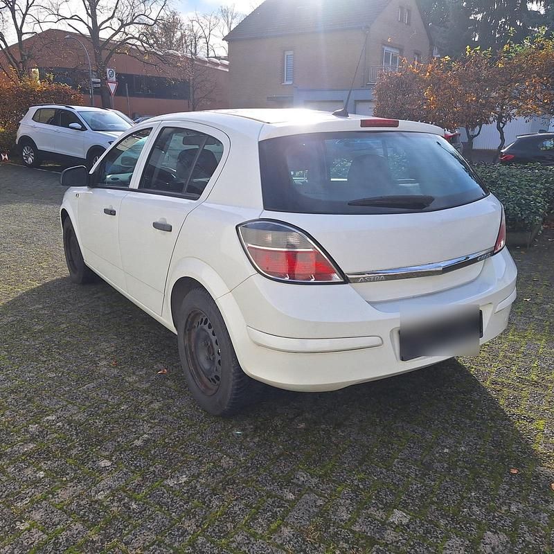 Gebraucht Opel Astra 90 PS (66 kW) 2010 Weiß Kleinwagen