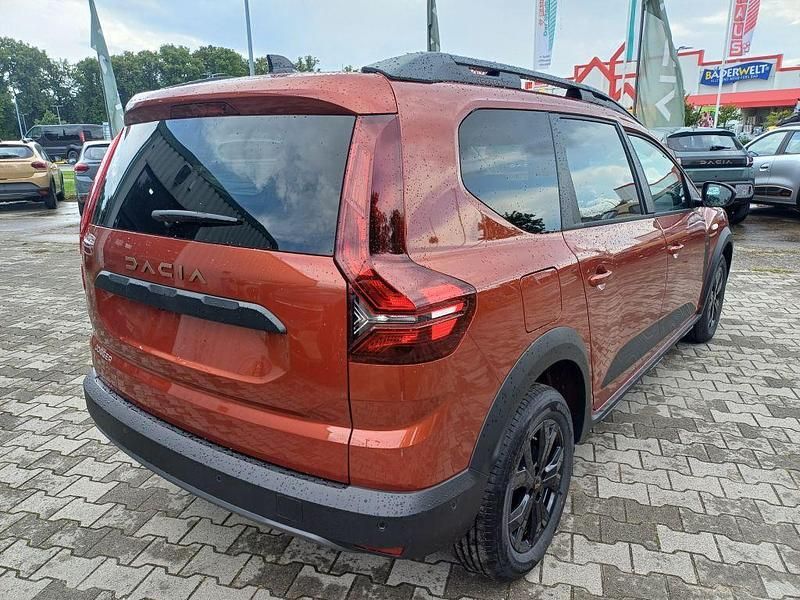 Neu Dacia Jogger Extreme 91 PS (66 kW) 2025 Braun Van / Kleinbus