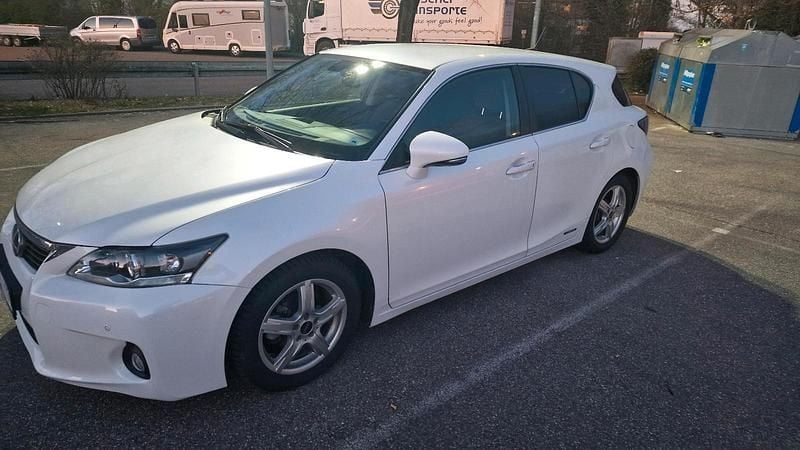 Gebraucht Lexus CT200h 96 PS (70 kW) 2011 Weiß Kombi