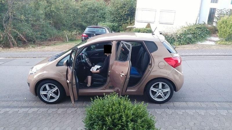 Gold Gebraucht 2010 Kia Venga Kleinwagen | 2.300 € (Guter Preis) - Bild 1/4