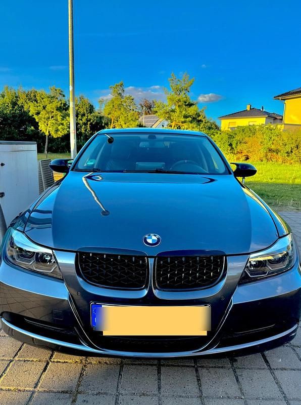 Grau Gebraucht 2006 BMW 318 Limousine | 6.000 € - Bild 1/4