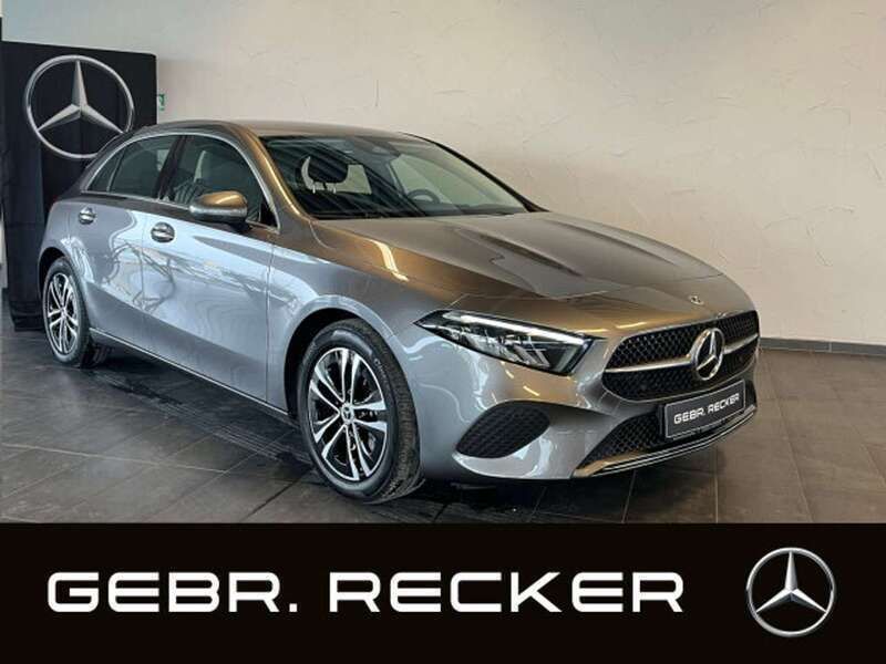 lack mountaingrau Gebraucht 2024 Mercedes A200 Progressive Limousine | 28.700 € (Fairer Preis) - Bild 1/4
