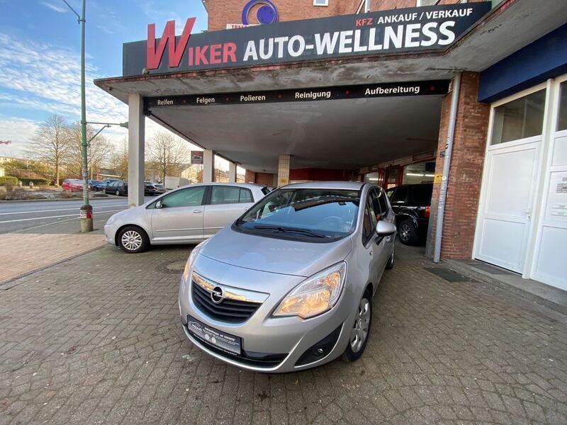 Silber Gebraucht 2011 Opel Meriva Design Edition Van / Kleinbus | 3.500 € - Bild 1/4