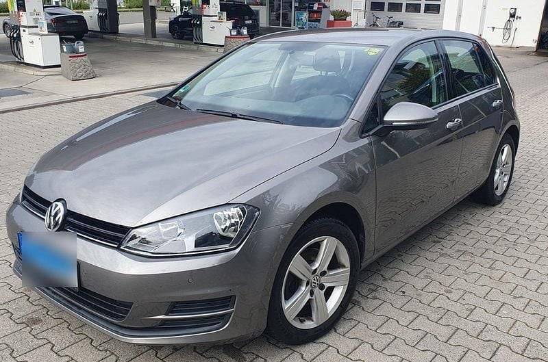 Grau Gebraucht 2014 VW Golf VII Comfortline Limousine | 6.900 € (Superpreis) - Bild 1/4