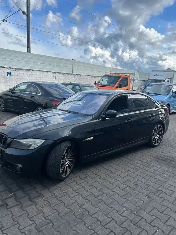 Używany BMW 320 170 KM (125 kW) 2008 Czarny Sedan/Limuzyna