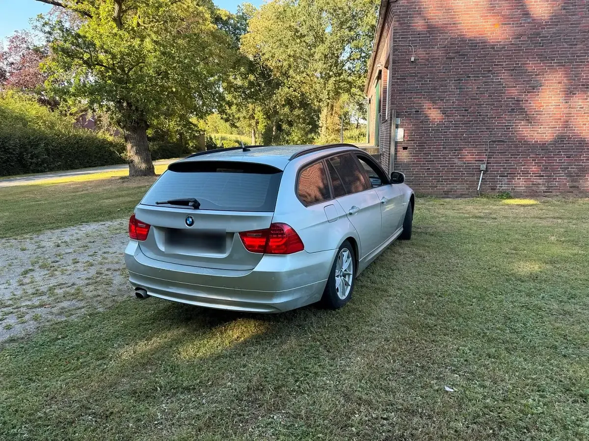 Gebraucht BMW 320 184 PS (135 kW) 2012 Silber Kombi