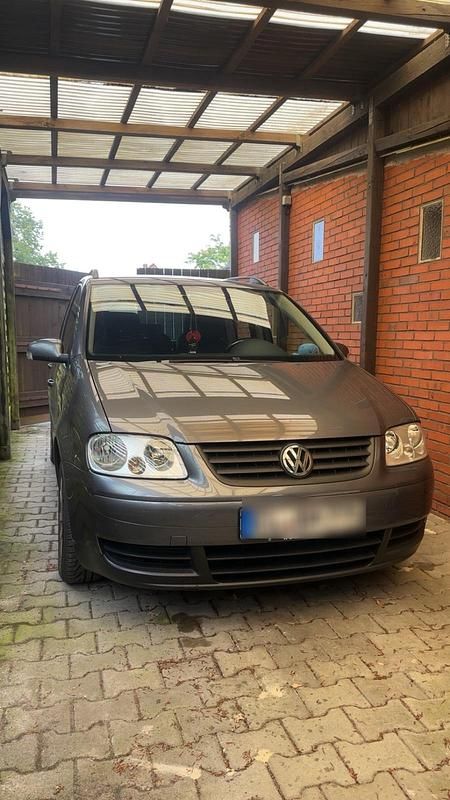 Grau Gebraucht 2005 VW Touran Van / Kleinbus | 3.300 € (Etwas zu teuer) - Bild 1/4