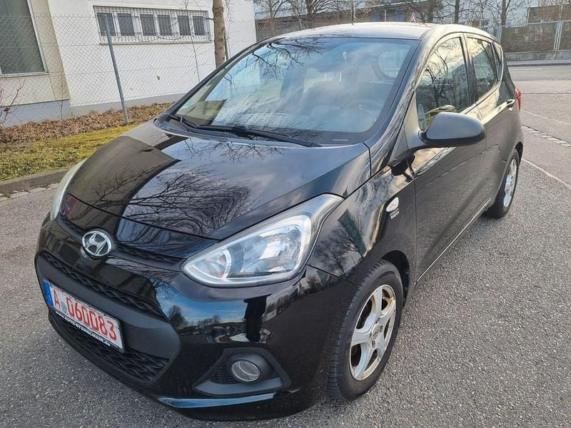 Gebraucht Hyundai i10 67 PS (49 kW) 2016 Schwarz Kleinwagen