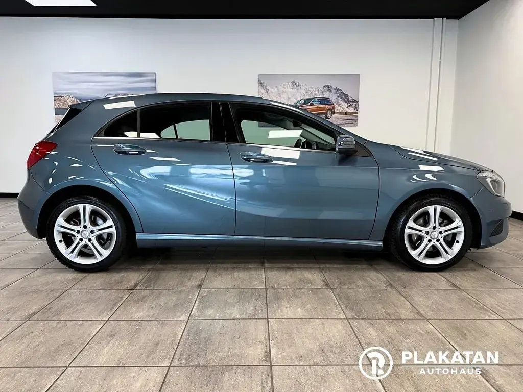 Gebraucht Mercedes A180 Style 122 PS (89 kW) 2013 Blau Limousine